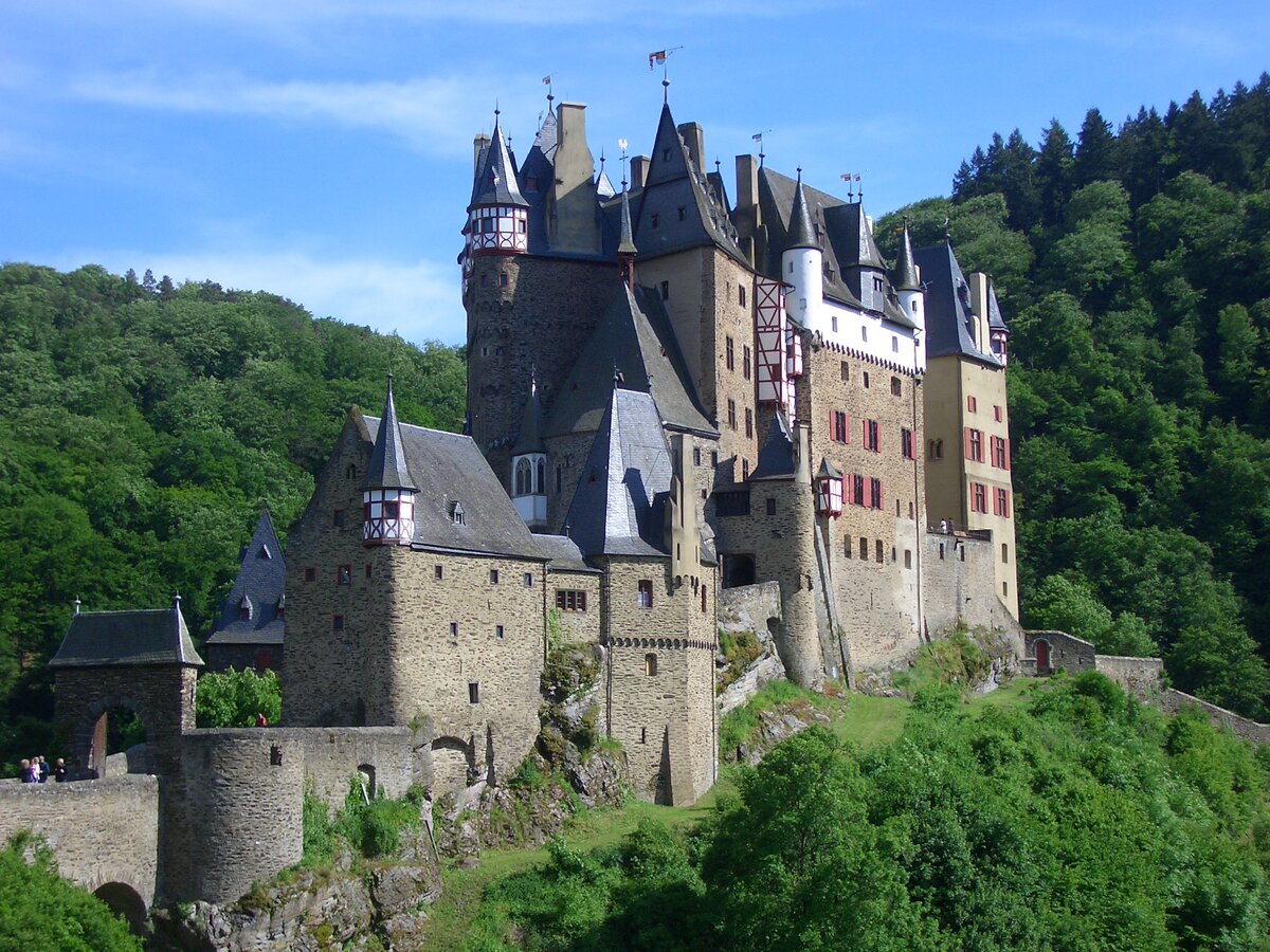 В какой стране находится замок. Замок Burg Eltz. Рейнланд-Пфальц замок. Крепость Эльц.... Кобленц замок.