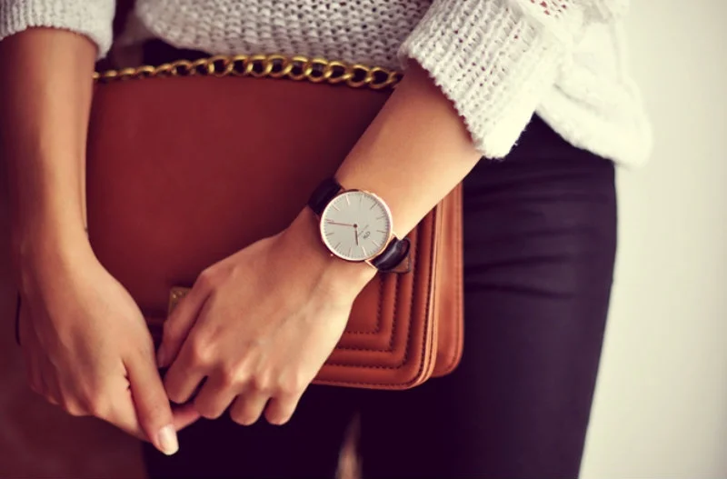 На какой носят часы. Часы Daniel Wellington 0508dw. Daniel Wellington Анохина Мария. Daniel Wellington 40 мм на женской руке. Наручные часы Daniel Wellington Classic Trinity Lady.