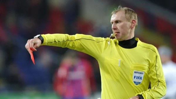 Футбольный судья Сергей Иванов. Фото Footballrules.ru