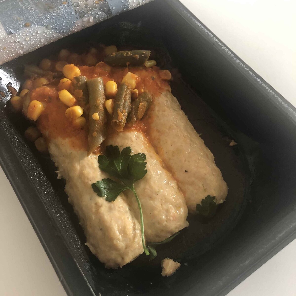 Люля из индейки с соусом из печеного перца с кукурузой