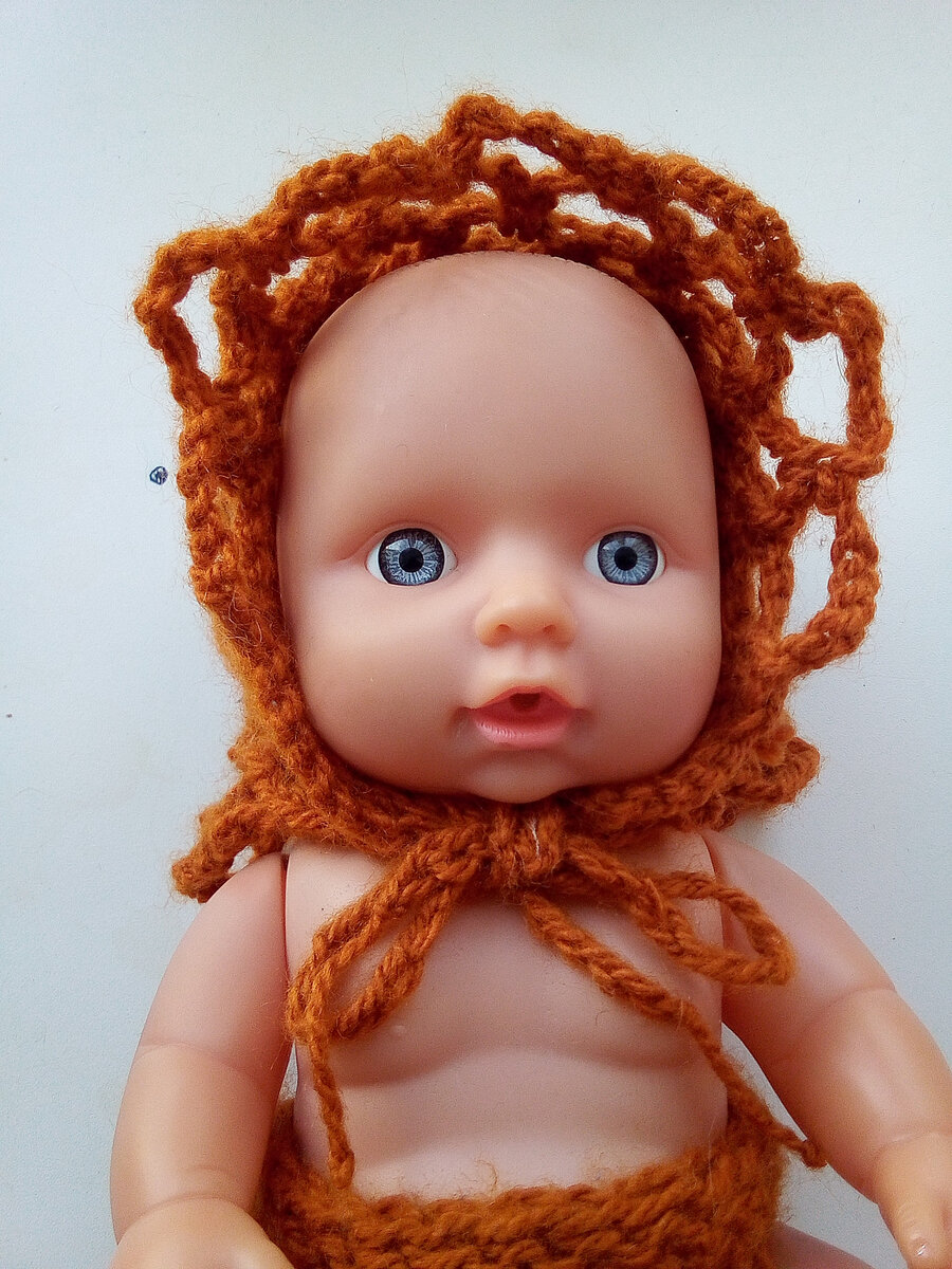 Косынка на пупсике.