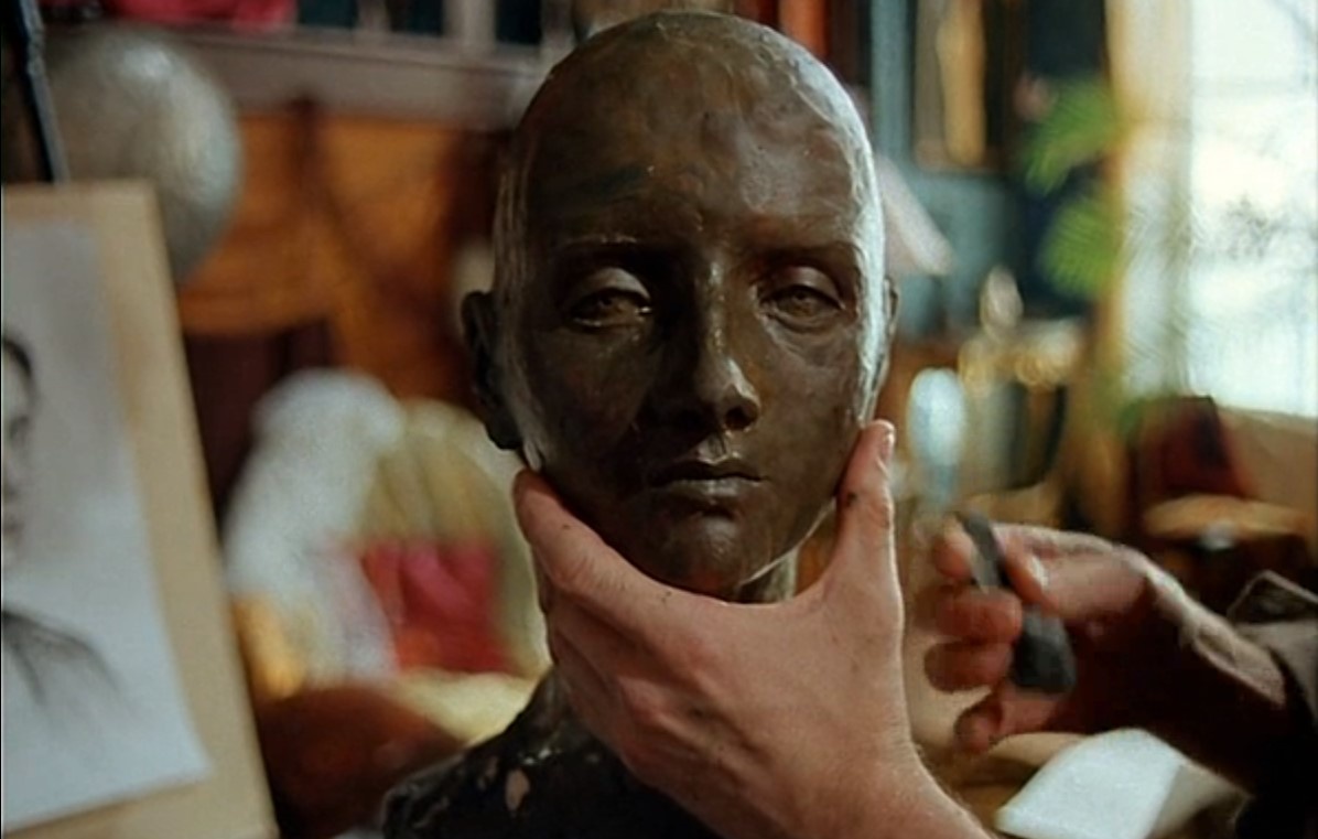 Фильм "Господин оформитель" (1988).  Мрачная и таинственная атмосфера картины тянется до самого конца, интересный сюжет и отличная игра актеров. Фильм достоин быть увиденным даже сегодня.