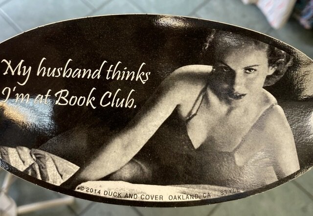 Мой муж думает, что я в литературном клубе. 