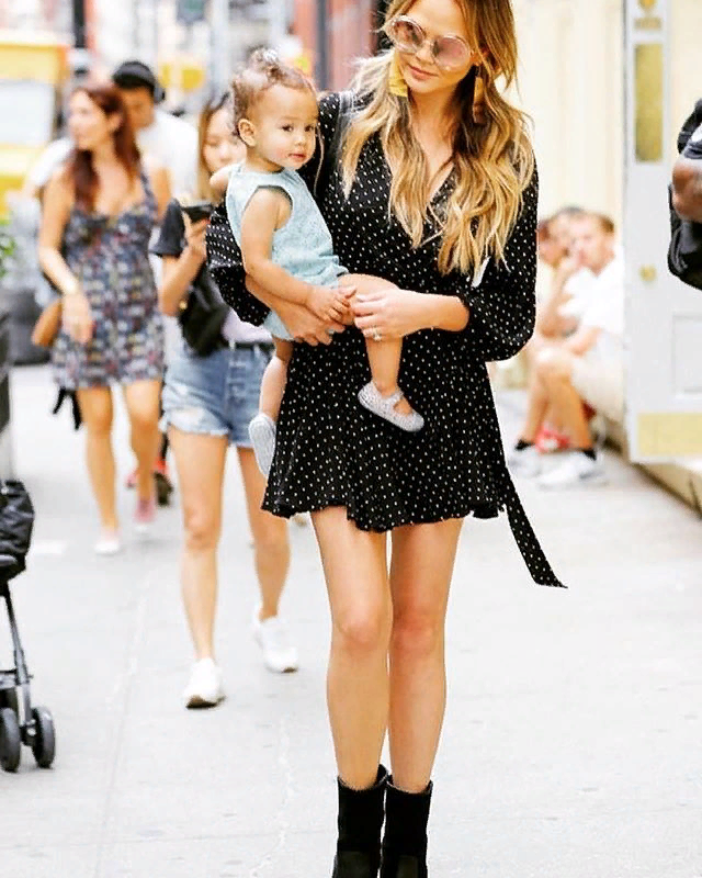 Instagram @chrissyteigen