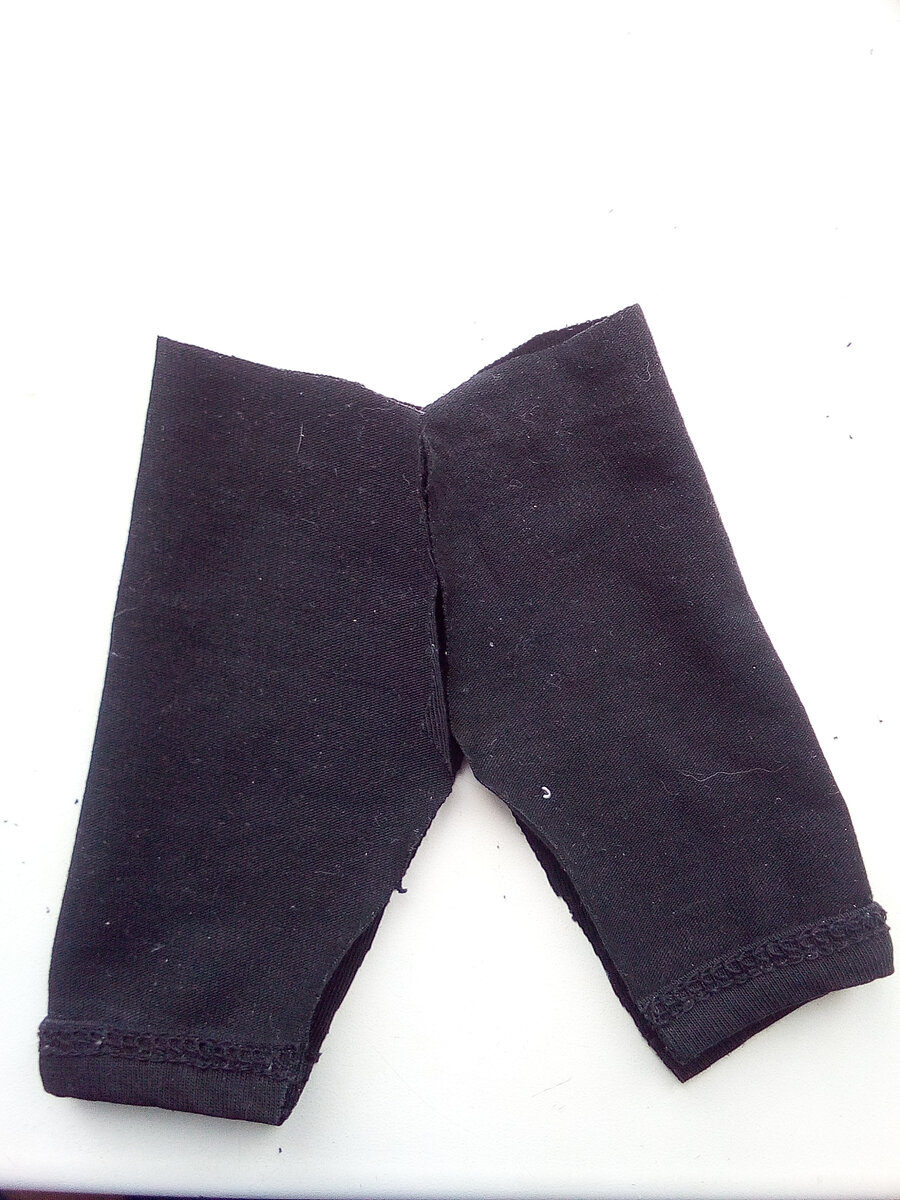 Вырезала две части под бриджи.