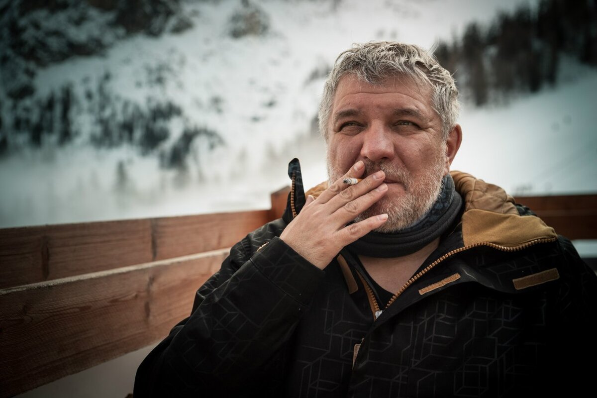 И снова Мельников, но уже где-то на горнолыжке
