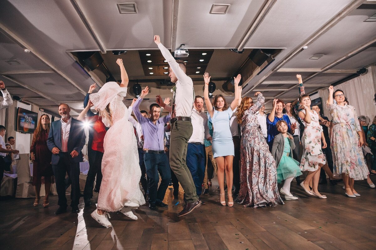 Кибер матч головин чалов. Ведущий на свадьбу краснодар. Сигурдссон цска. Чалов свадьба. Чалов свадьба.