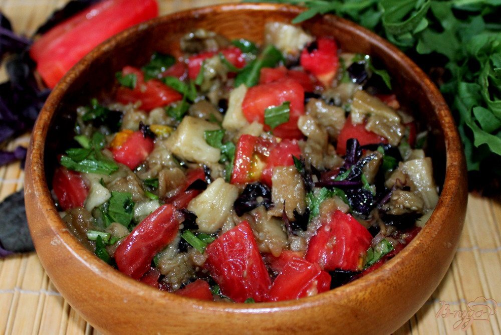 Салат теплый с баклажанами и помидорами и болгарским перцем рецепт с фото