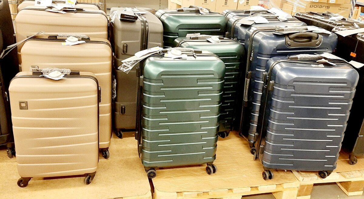 Метро кэш чемоданы. Акции на чемоданы в метро. Метро пабг мобайл. Вагон метро. Метро кейсы.