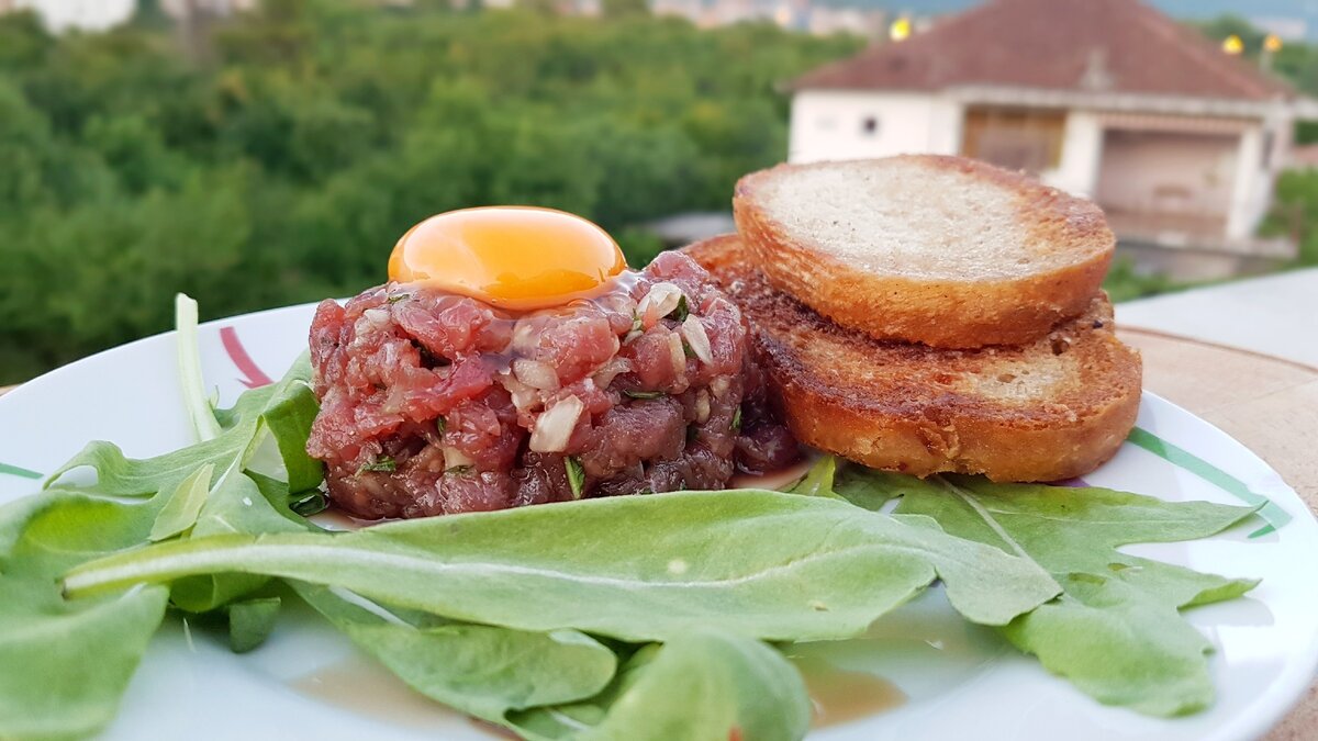 Нежный, ароматный стейк, который совсем не похож на стейк, но от которого вся Франция сходит с ума :)