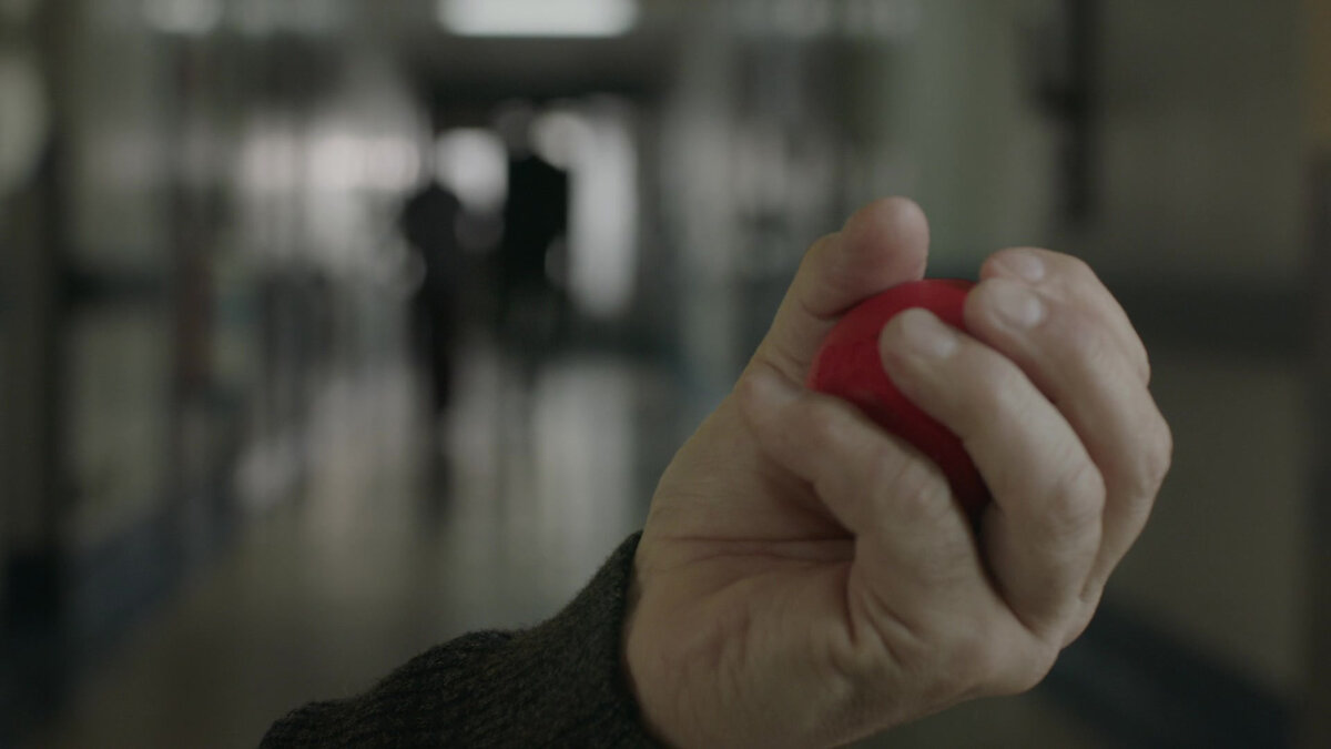 Ух, какое кино! Добрая сотня несложимых слагаемых закручены воедино. Результат - бомбический детектив, десять серий сезона зрители проглатывают за один день.