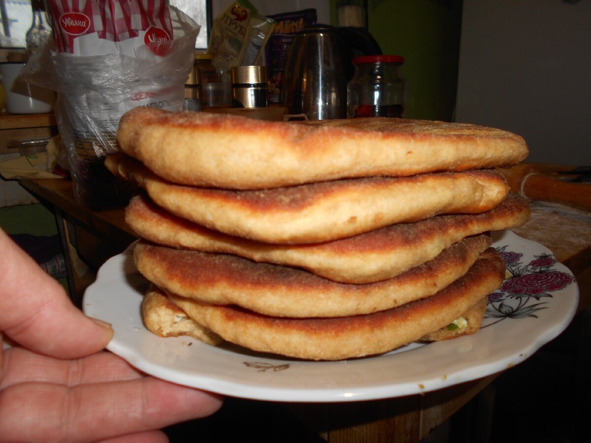 Первую не выдержала - сразу отломила и попробовала...