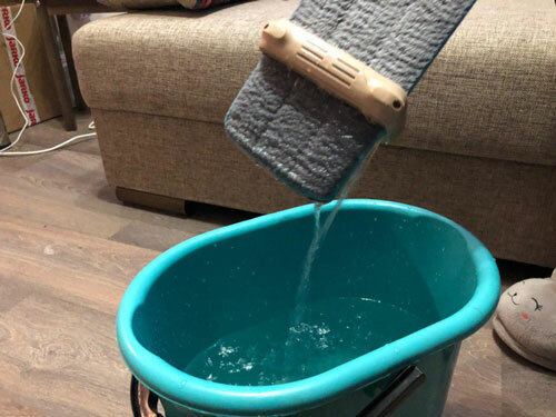 сделала несколько фото для тех, коту интересно. Листайте галерею