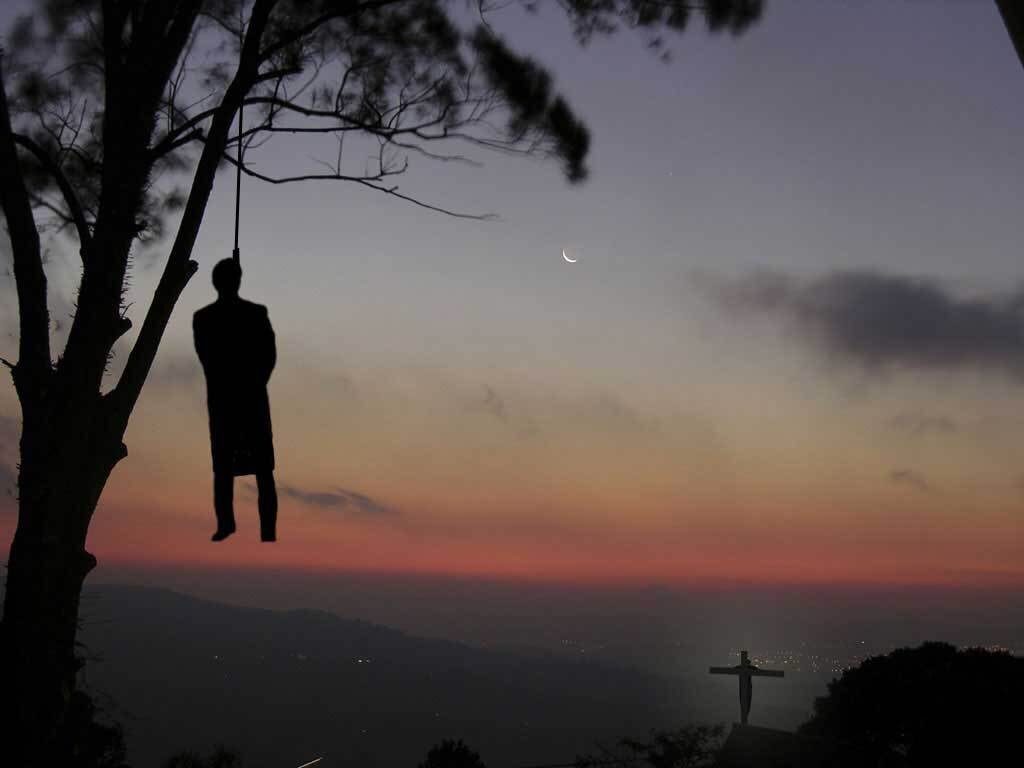        Смерть, Смерть, смерть. Один из самых главных страхов всего человечества - страх смерти. Довольно интересный взгляд стоиков на это событие меня поначалу обескуражил. Конечно, можно сказать, что стоики, соответствуя принятому в обществе ложному представлению об их "пофигизме" относились к дамочке с косой по большей мере беззаботно, да вот только так оно и есть!  
       Древние стоики много думали о смерти. Хотя слово "думали" не совсем верно. Они осознавали существование смерти и то значение, которое придают ей люди, но при этом, придерживались очень необычного и спокойного взгляда на нее, не выделяя какой-то трансцендентности и важности. 

       Высказывание Эпиктета - то, что в наиболее точной степени передаст мысли древних стоиков, также я приведу поистине замечательные слова Эпикура по этому поводу. ( последнее прямо до мурашек.) 

       Эпиктет - "Право же, для чего родятся колосья? Не для того ли, чтобы и поспеть? Но, вот, они поспевают. А не для того ли, чтобы и быть сжатыми? Не обособленными ведь они родятся. Так значит, если бы они обладали сознанием, то они должны были бы молить о том, чтобы им не быть сжатыми никогда? А никогда не быть сжатыми это для колосьев – проклятье. Знайте, что вот так же и для людей не умереть – проклятье. Это все равно что не созреть, не быть сжатыми. А мы, поскольку мы как раз те самые, которые и должны быть сжаты и вместе с тем понимаем это самое, что мы жнемся, возмущаемся этим! Это потому, что мы и не знаем, кто мы такие, и не приучили себя к тому, что касается человека, как искусные наездники – к тому, что касается лошади." 

      Эпиктет на примере колосьев объяснил, что человек должен умереть, также как и колосья, которые должны быть пожаты. Это определенный и обязательный этап человеческой жизни от которого не убежать, но все люди боятся этого. Да, мы не можем избежать смерти, но мы можем изменить отношение к ней.
И вот тут таки я приведу замечательные слова древнего философа Эпикура: "Стало быть, самое ужасное из зол, смерть, не имеет к нам никакого отношения; когда мы есть, то смерти еще нет, а когда смерть наступает, то нас уже нет." Вдумайтесь в эти слова...

Также стоики считали, что бояться и при возможности отказаться от смерти - эгоистично к другим людям, к рождающимся. А эгоизм, вообще-то, противоречит принципам добродетели, а это в свою очередь - противоречит принципам стоицизма. "Уйди, удались как благодарный, как совестливый. Дай место другим. Должны родиться и другие, так же как и ты сам родился, и, родившись, иметь место и обиталища подходящие. А если первые не уходят, что остается другим? Что ты ненасытен? Что тебе все недостаточно? Что ты создаешь тесноту в мироздании? " Человек не знающий как достойно умереть, не сумеет и достойно прожить...
