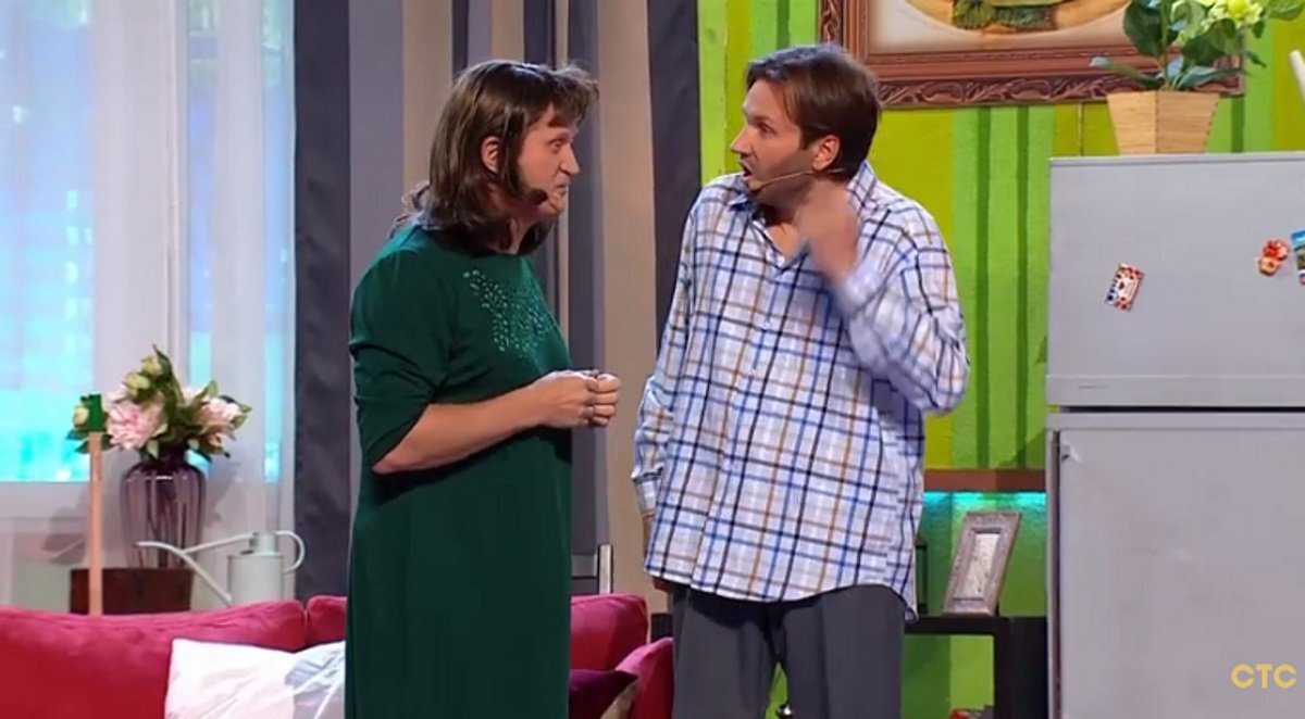 Кадр из выступления шоу «Уральские пельмени».