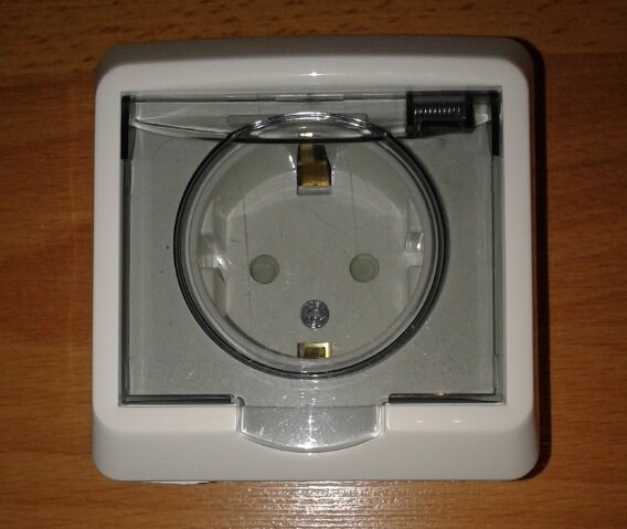 Влагозащищенная розетка.