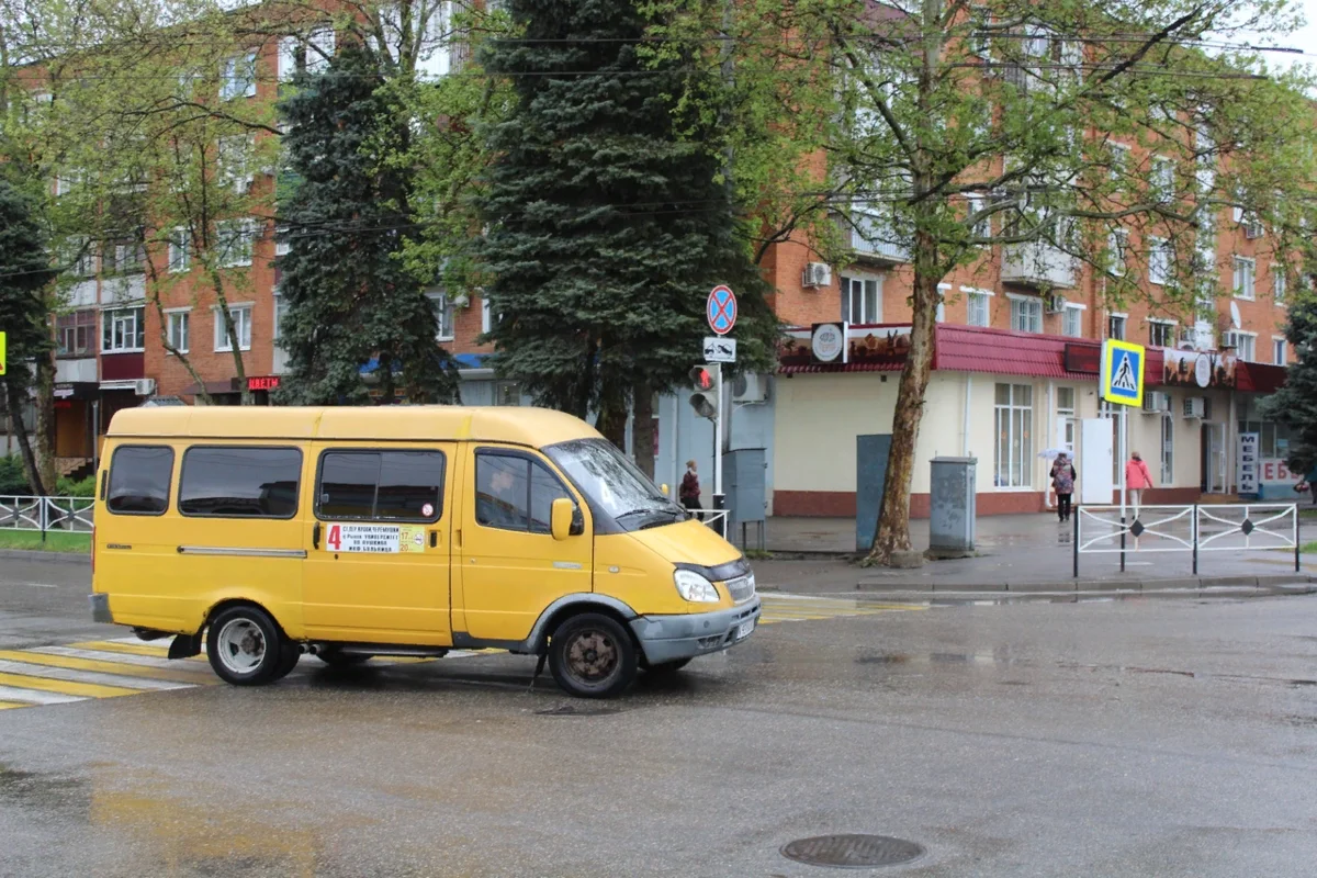 Желтая маршрутка. Газель маршрутка. Городской микроавтобус. Микроавтобус желтый. Газель майкоп