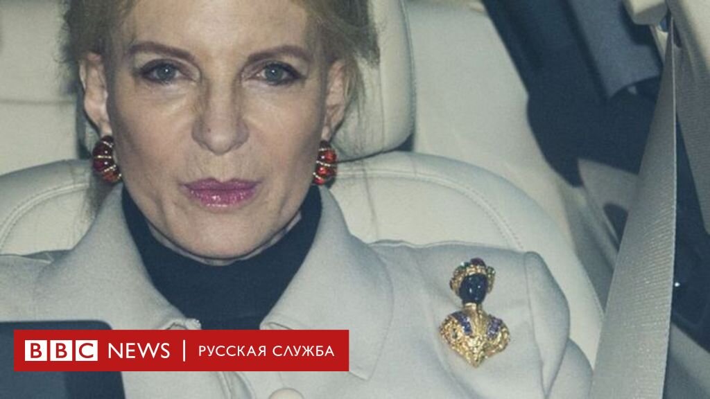 Принцессу Марию-Кристину считают чуть ли не самым большим снобом в королевской семье - по правде сказать, у нее и правда всегда такое выражение лица, будто она недовольно морщит нос.