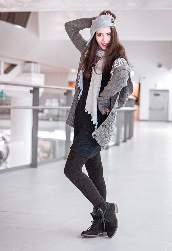 Всем привет, меня зовут Ирен и я учитель в школе. Рада видеть вас на своем канале.