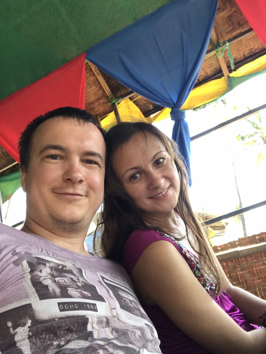 В Тибетском кафе района Геркавада, поселок Арамболь.