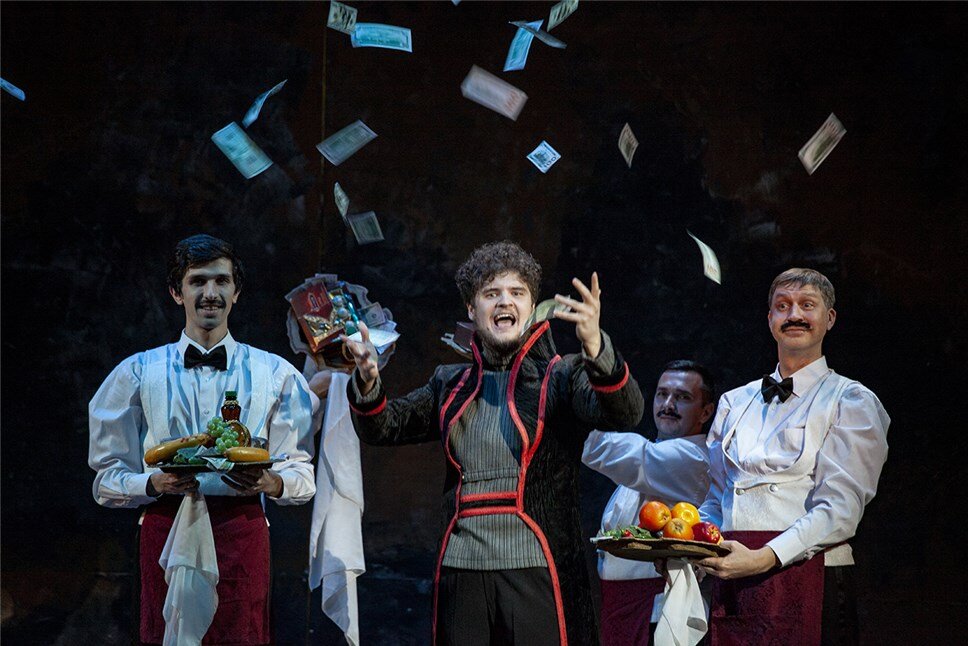 Сцена из оперы "Ревизор". Фото: пресс-служба фестиваля "Видеть музыку"
