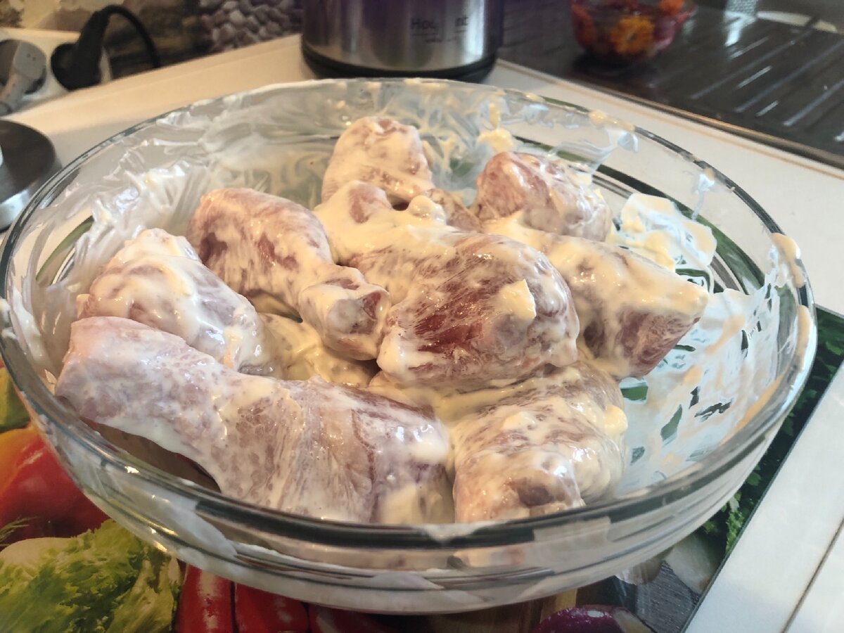 Голень цыплёнка в сметанном соусе