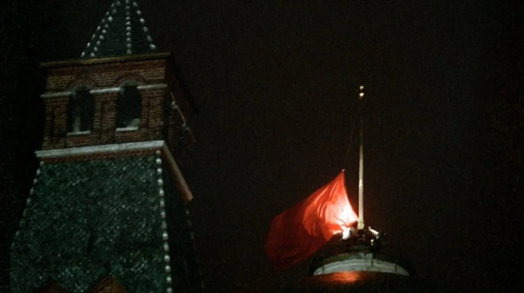 Спуск флага СССР над Кремлём 25 декабря 1991 года. Фото из открытых источников.