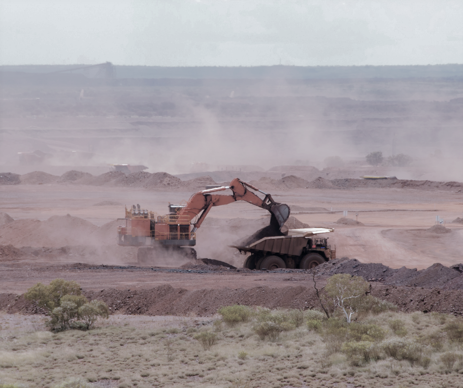 Добыча железной руды. Автор: Photon-Photos. Фото с сайта: https://www.canva.com/photos/MAC5iFKgBVY-iron-ore-mining. Лицензия One Design Use License.