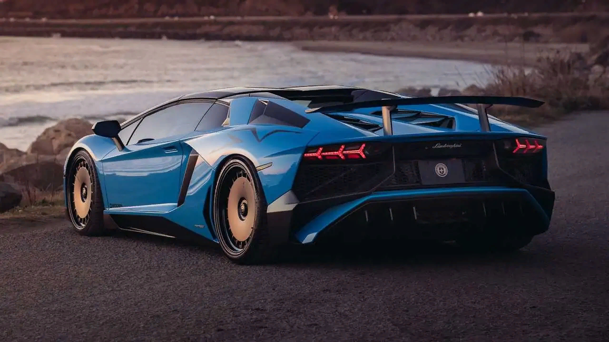 Lamborghini Aventador SV РіРѕР»СѓР±РѕР№