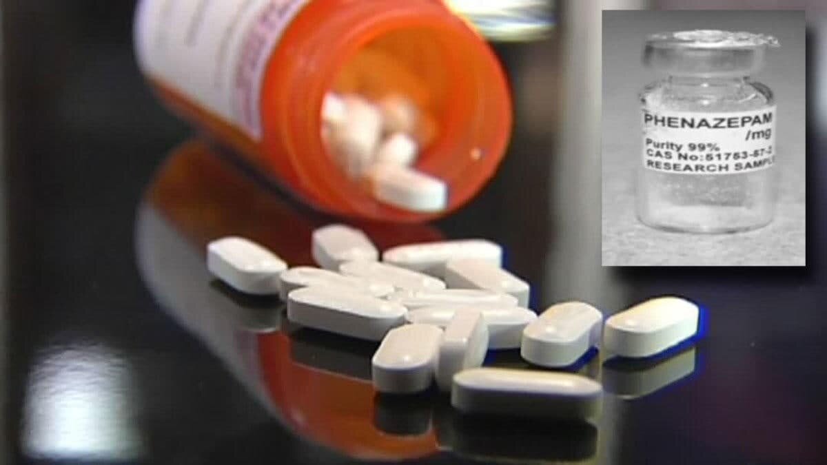 Изображение: таблетки и ампула с феназепамом. Из открытых ситочников.