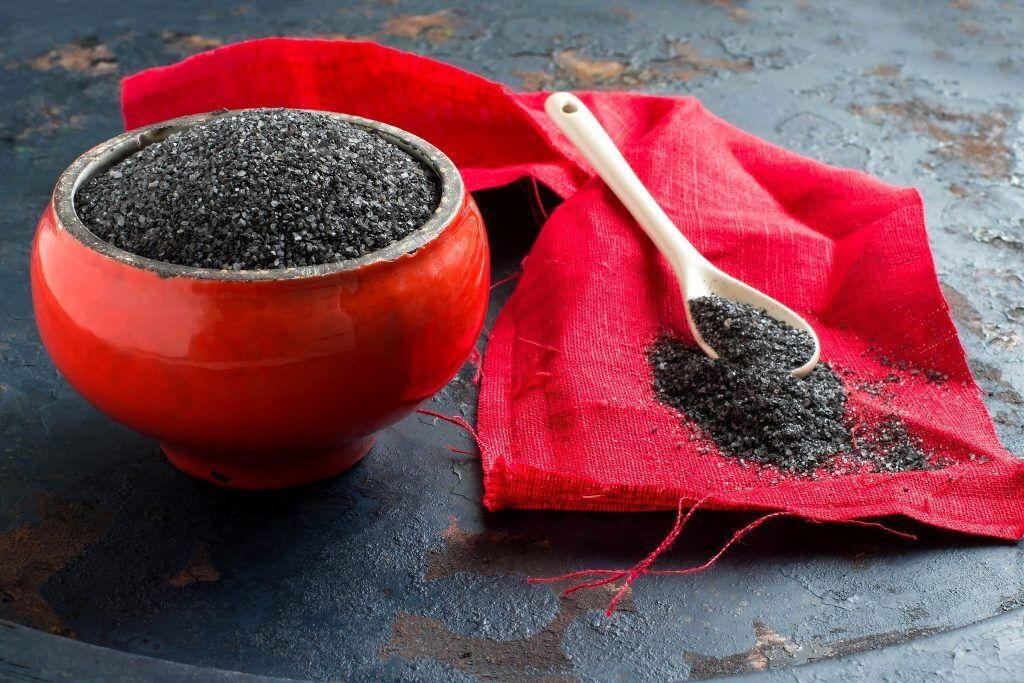 Второе название — черная — связано с цветом, который соль приобретает после приготовления