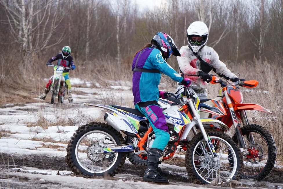 Когда еще есть лед, но уже вовсю грязища.