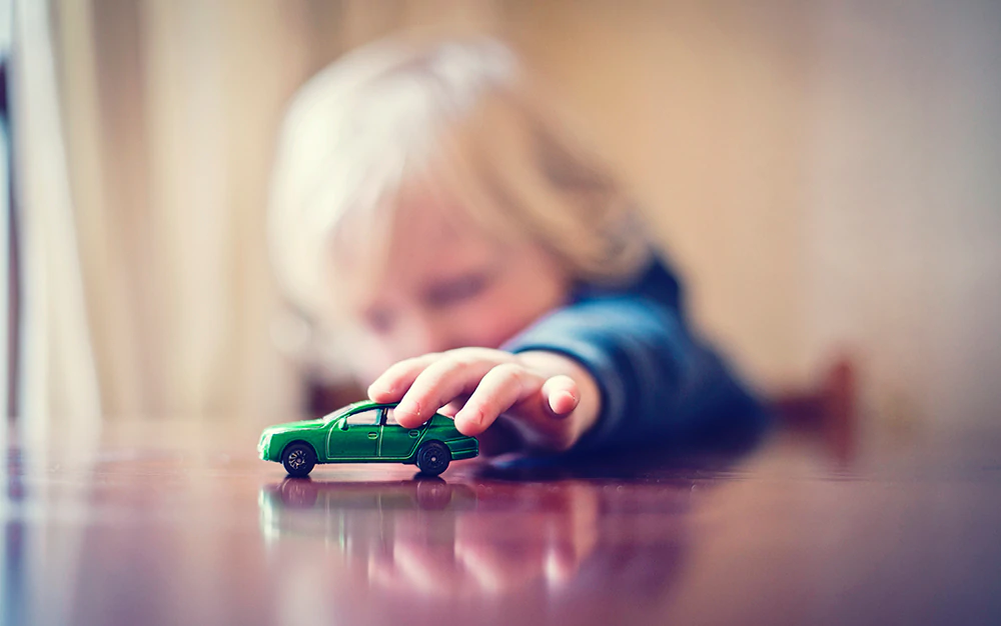 Брал детям. Playing with Toy cars. The child Played with the Toy car. Parent-child Toy car. Boy playing with Toy car.