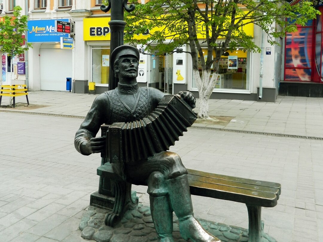 
Памятник саратовской гармони. Фото: wikipedia.org