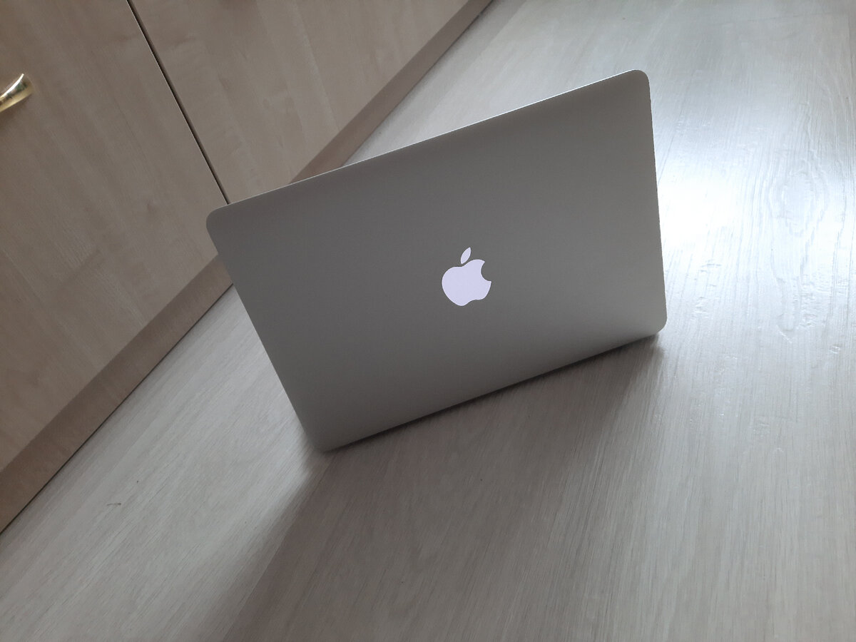 На фото MacBook Air 13 2017