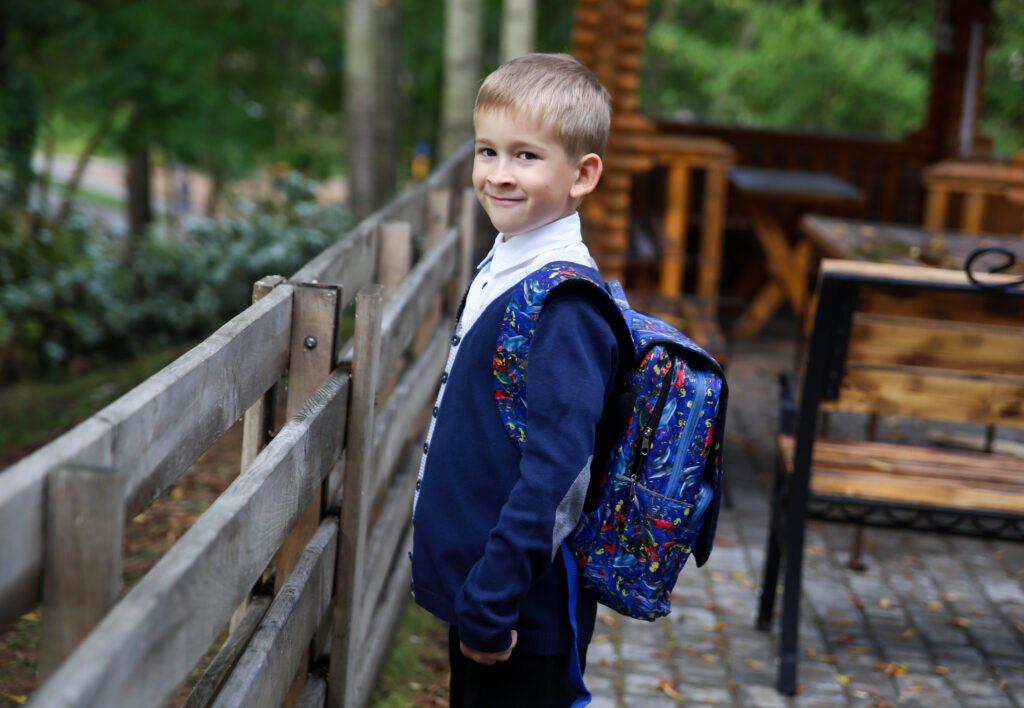 Отметим, что стоимость одежды, обуви, канцелярских принадлежностей в регионах страны значительно отличаются.