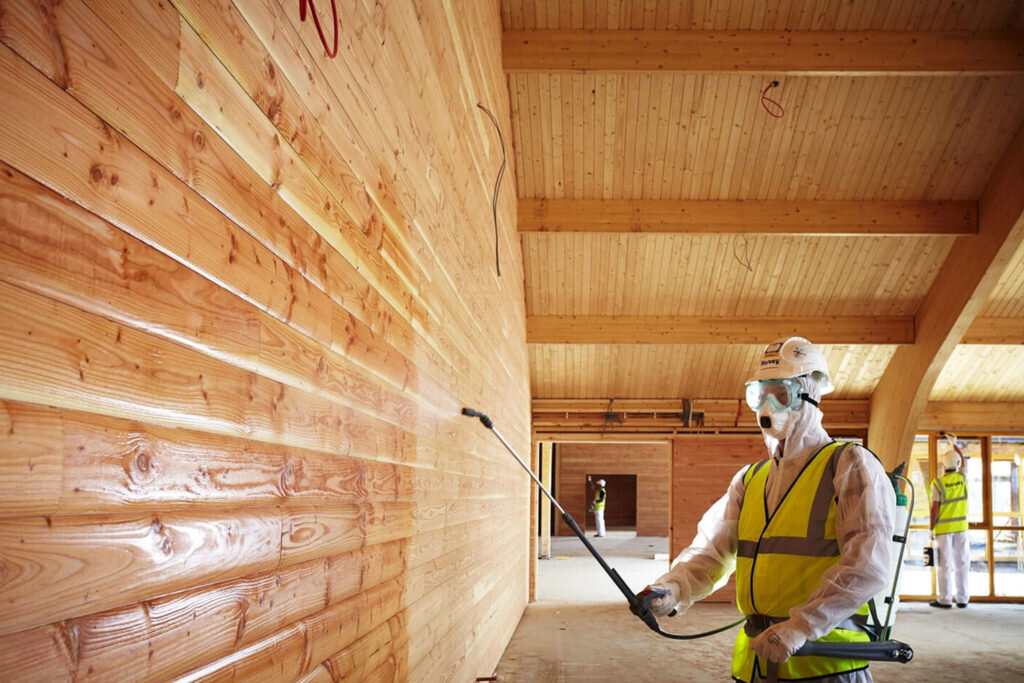 Обработка деревянного дома