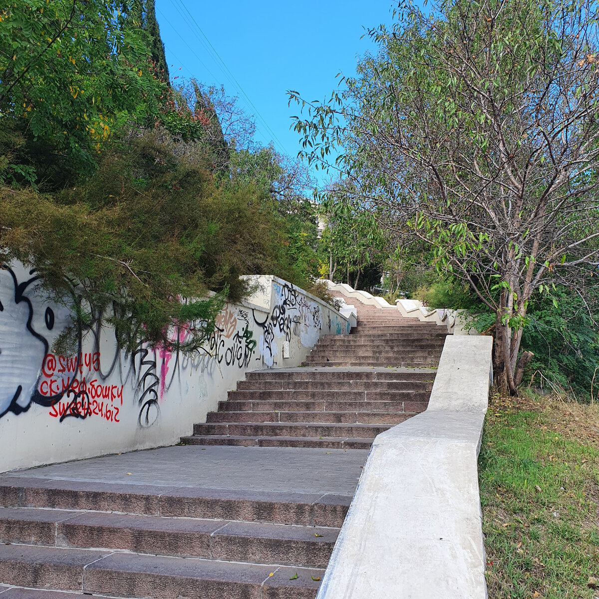 Лестница от площади Ушакова