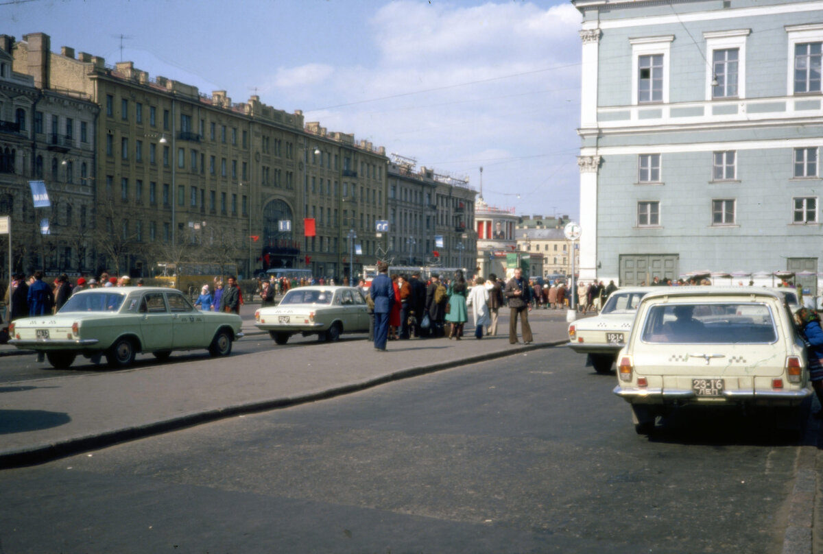 Гуляем по Ленинграду 1978 года (пытаемся в старых фотографиях увидеть  город, которого нет) | Путешествия и всего по чуть-чуть | Дзен