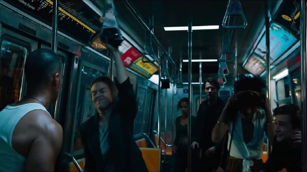 Кадр из фильма. Пока ещё все живы.