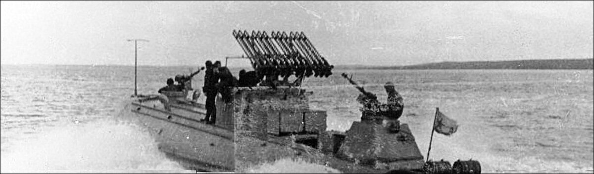 Направляющие «Катюши» на торпедном катере. 1942 г.