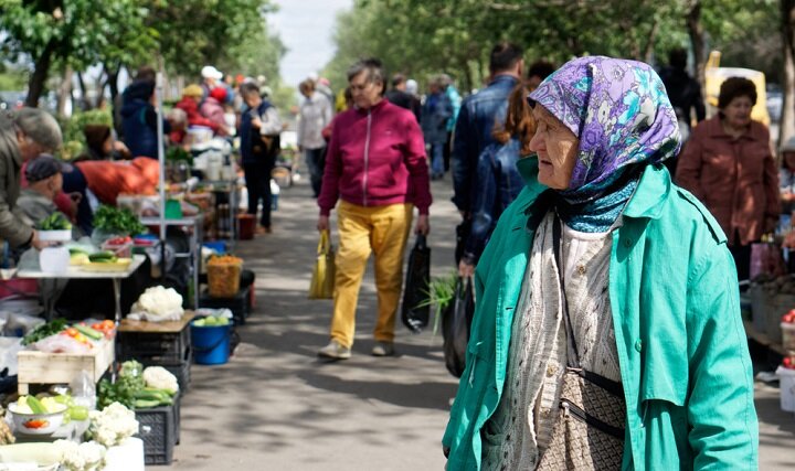 В МИНФИНЕ ГОТОВЫ НАПРАВИТЬ ДЕНЬГИ НА ПРЕМИИ ЧИНОВНИКАМ, НО НЕ НА ПОДДЕРЖКУ ПЕНСИОНЕРОВ. ФОТО: MIRIAM82 / SHUTTERSTOCK.COM 