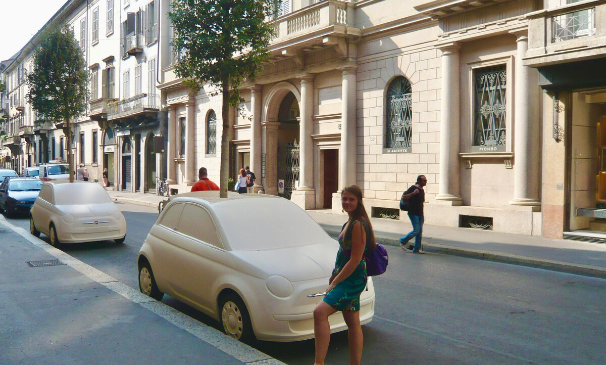 Кажется, будто машинка игрушечная, а она-настоящая!