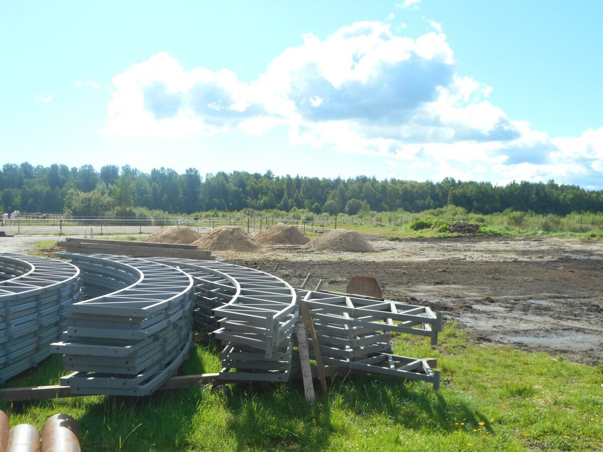 2015 год, фермы для манежа и площадка под него