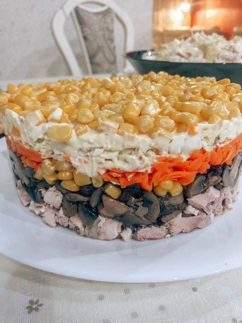 Салат с грибами и курицей