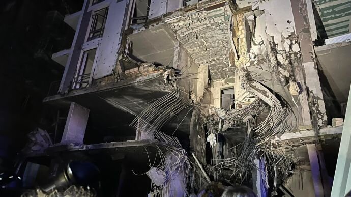 Фото последствий пламенной встречи русской Ракеты и украинского Дома.