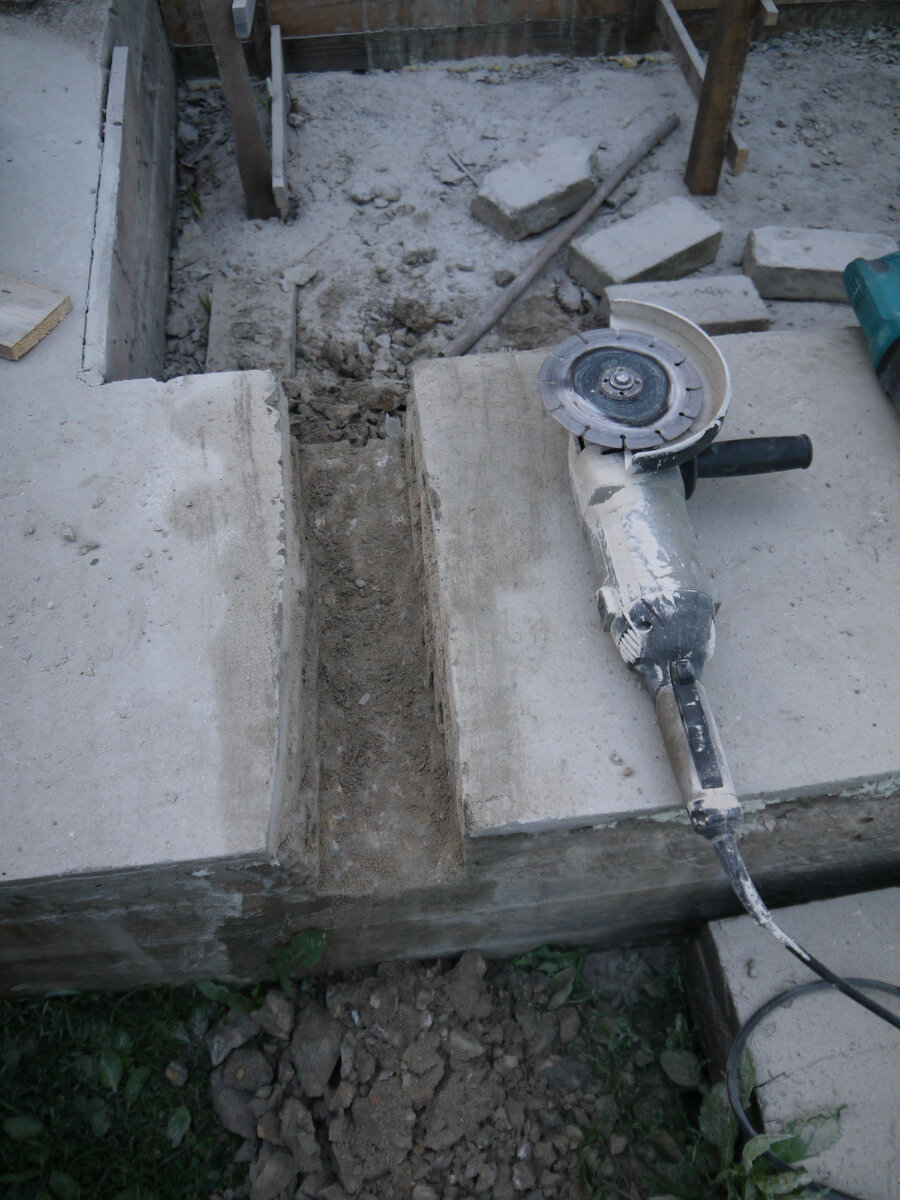 Продухи в фундаменте из бетона для домов у которых есть подвал