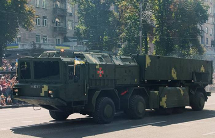                                   Макет ОТРК «Гром-2» на улицах Харькова