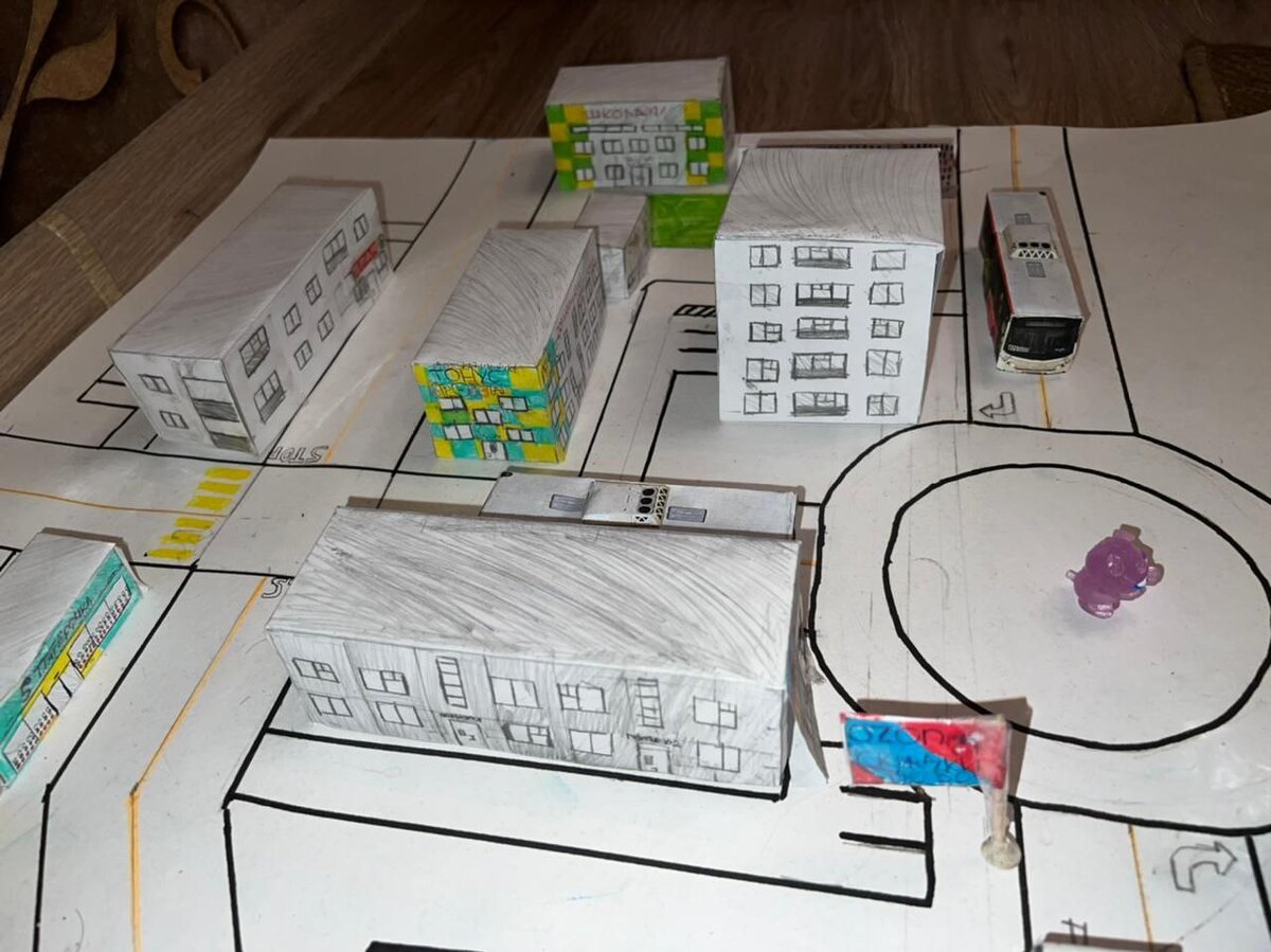 Взято с телеграм-канала Бумагогория -новости. Вот так выглядит творение юного креативщика