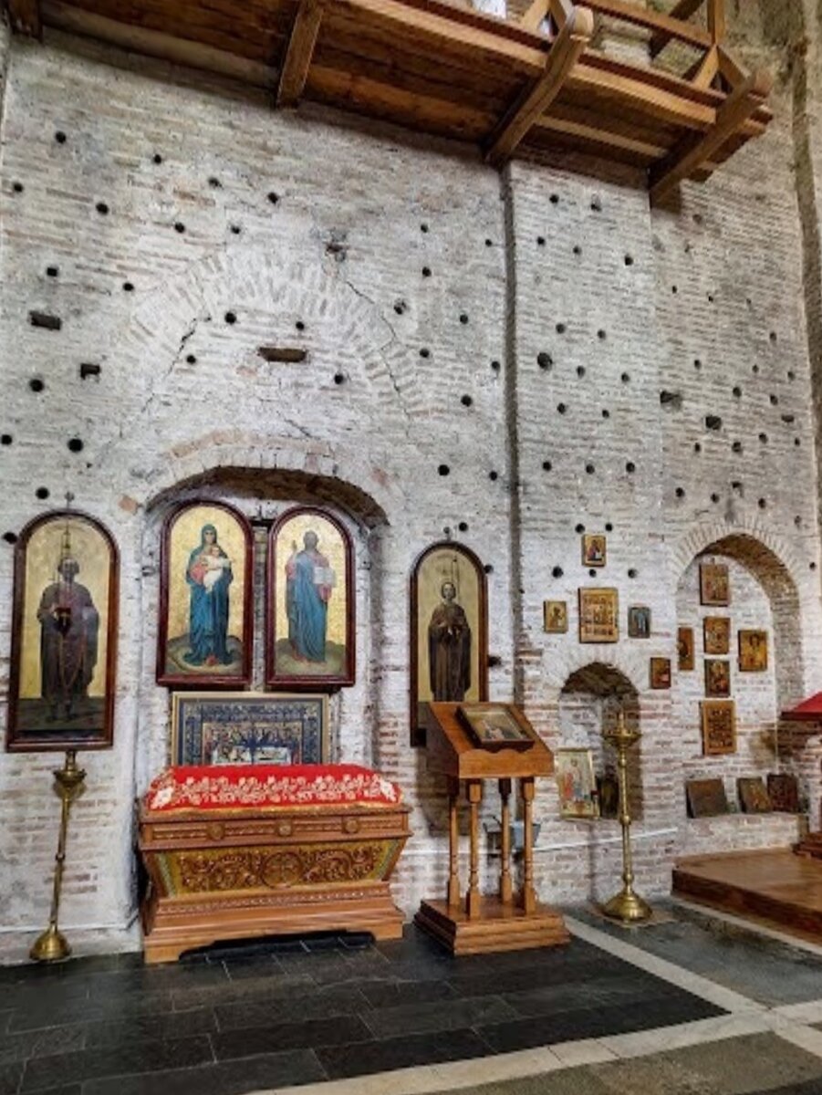 Интерьер Церкви святых Бориса и Глеба в Гродно (Белоруссия), или, как ее называют гродненцы, Коложа. Церковь была названа Борисоглебской в память о жестоко убиенных сыновьях киевского князя Владимира, позднее причисленных к Лику Святых.